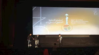 بحضور والدها محمود سعد.. مخرجة "ضايل عنا عرض" تقدم فيلمها لجمهور "القاهرة السينمائي"