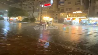 بالصور.. أمطار رعدية غزيرة تضرب البحيرة 