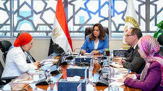وزيرة البيئة تبحث خطة تطوير مركز دراسات التغيرات المناخية والتنمية المستدامة