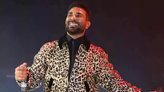 أحمد سعد يرفع علم مصر بحفله في لندن (صور)