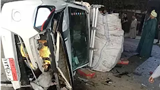 رمان على الطريق.. تفاصيل انقلاب سيارة في حادث زفة عروس بسوهاج (صور)