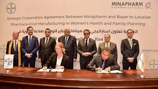 مصر تتحول لمركز دوائي عالمي.. تفاصيل توقيع شراكة بين "مينافارم" و"باير"