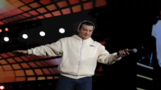 إيهاب توفيق يُشعل مدينتي بأغنيه في حفل كامل العدد.. صور 