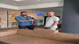 سر ظهور جوارديولا مع الممثل المصري عمرو يوسف