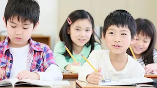 بسبب مخاوف أمنية.. الصين تحث مواطنيها على إعادة التفكير بشأن الدراسة في اليابان