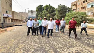 بالصور- محافظ أسيوط يتفقد رصف طريق "ريفا – موشا" بتكلفة 45 مليون جنيه