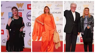 يسرا وحسين فهمي.. 10 صور للنجوم على "ريد كاربت" فيلم المهاجر بـ القاهرة السينمائي