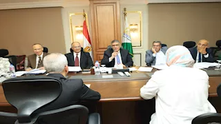 محافظ الجيزة يبحث السير الذاتية للمرشحين لمناصب قيادية داخل الديوان العام