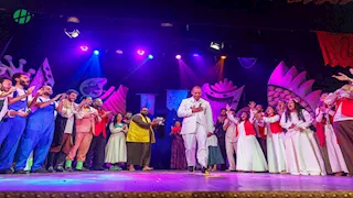 عمرو وهبة يُعلن مد عروض مسرحية "القضية اللي هي" 3 أيام (صور)