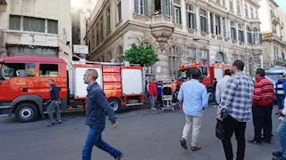 السيطرة على حريق بأكشاك في منطقة المنشية وسط الإسكندرية(صور)