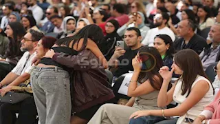 بالصور| بكاء بنات سامح عبدالعزيز في حفل تأبين والدهن بمهرجان القاهرة السينمائي 