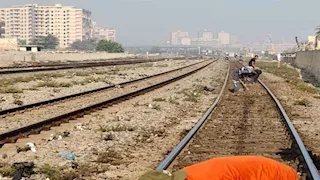 تحرك عاجل لإصلاح تلف بقضبان السكة الحديد فى شبرا الخيمة -صور