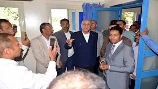 بالصور- جولة مفاجئة لمحافظ الأقصر على المراكز الصحية بإسنا