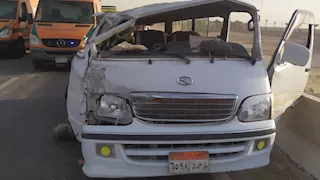 12 مصابا في انقلاب ميكروباص يقل عمالًا وموظفين بطريق السخنة
