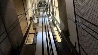 "حادث متكرر".. سقوط مصعد في مجمع محاكم السويس وإصابة محامين