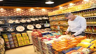 محافظ أسوان يقود جولات لضبط الأسواق وتثبيت أسعار السلع (صور)