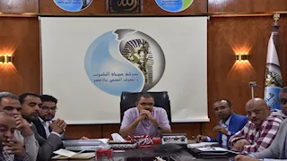 رئيس مياه الأقصر يبحث مطالب العاملين لرفع كفاءة الخدمات وتطوير الأداء