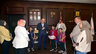 محافظ الأقصر يستقبل الطلاب المتفوقين في المنتدى الأفروآسيوي بماليزيا