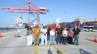 يضم 11 عضوًا.. وفد برلماني جنوبي أفريقي يزور ميناء الإسكندرية -صور