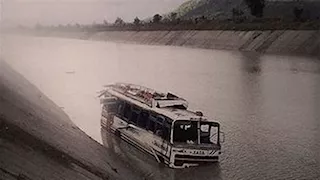 مصرع وإصابة 37 شخصا إثر سقوط حافلة في نهر بكمبوديا