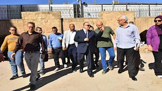 بالصور- محافظ أسيوط يتابع أعمال ترميم قنطرة المجذوب الأثرية