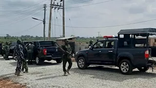 استقالة وزير الدفاع النيجيري بعد موجة من عمليات الخطف