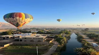 سرعة الرياح توقف رحلات البالون الطائر في سماء الأقصر اليوم