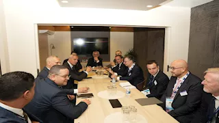 "مصر للطيران" في دبي 2025.. تحديث الأسطول يتصدر اجتماعات كبار المصنعين العالميين