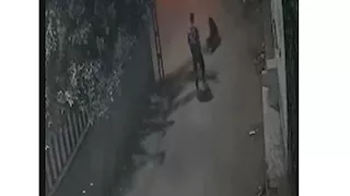 بالفيديو- اعتداء شاب على سيدة بالمنوفية.. والنيابة تحقق