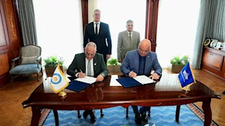 مصر توقع على  مذكرة لإنشاء أول محطة لإسالة وتموين الغاز بقناة السويس