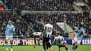 "خسر أمامه أمس".. مانشستر سيتي يضع لاعب نيوكاسل على راداره