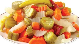 من المخلل للسجق.. العلم يُنصف "الدكتور بريشة" في جدل "براز الرُضع"