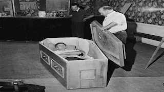 قصة رجل دفن نفسه حيا لشهرين بحثا عن الثروة.. ما حدث له كان صادما (صور)