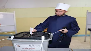 وزير الأوقاف خلال الإدلاء بصوته في انتخابات البرلمان: الوطن يُبنى بالإيجابية