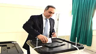 أمين عام مجلس النواب يُدلي بصوته في القاهرة الجديدة