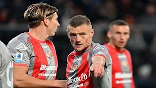 "ساعات ومجوهرات وأموالًا".. السطو على منزل جيمي فاردي في إيطاليا