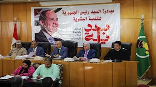 محافظ المنيا يناقش الاستعدادات لجولة الإعادة لانتخابات النواب (صور)