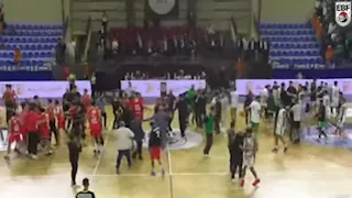 بعد الأهلي والاتحاد.. 15 صورة ترصد أبرز أزمات مباريات دوري السلة