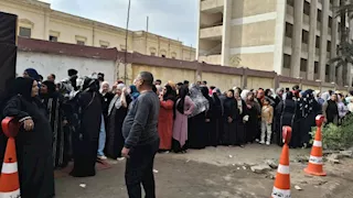  النساء يتصدرن المشهد.. توافد الناخبين على لجنة الشهيد صابر أبو ناب بحلوان