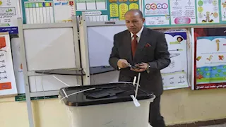 رئيس جامعة المنصورة يُدلي بصوته في انتخابات مجلس النواب 2025