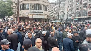 مظاهرات في الساحل السوري تطالب بإطلاق سراح الموقوفين