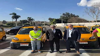 الجيزة تسلم مركبات بديلة التوك توك لسائقين بحي الهرم - صور