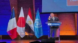 من مقر اليونسكو.. رئيس المتحف الكبير يستعرض تفاصيل الإنشاء والمقتنيات