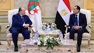 رئيس الوزراء ونظيره الجزائري يوقعان محضر اللجنة التاسعة المشتركة