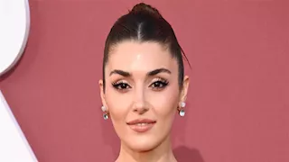 "جمعت بين الأناقة والجاذبية".. هاندا أرتشيل تتألق بالأبيض