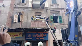 جدران بلا سقف.. لحظة إزالة الأجزاء الخطرة من عقار السعادة المنهار بالإسكندرية- فيديو وصور