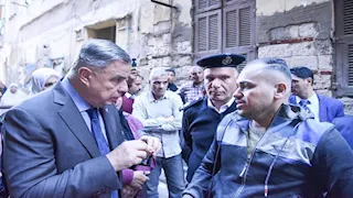 قرار عاجل من محافظ الإسكندرية بشأن "عقار السعادة" المنهار- فيديو وصور