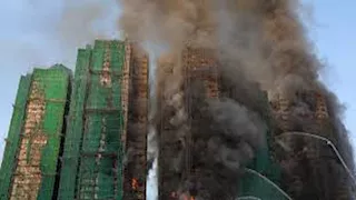 هونج كونج تنشئ لجنة تحقيق مستقلة لتحديد سبب حريق المجمع السكني