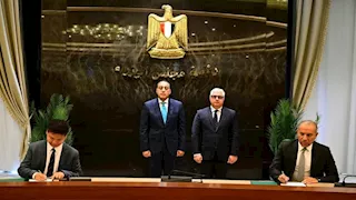 مصر تدشن مجمعاً متكاملاً للصناعات الكيميائية الفوسفاتية بقناة السويس