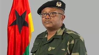 غينيا بيساو.. جنرال يؤدي اليمين الدستورية رئيسا للبلاد بعد الإطاحة بـ"إمبالو"